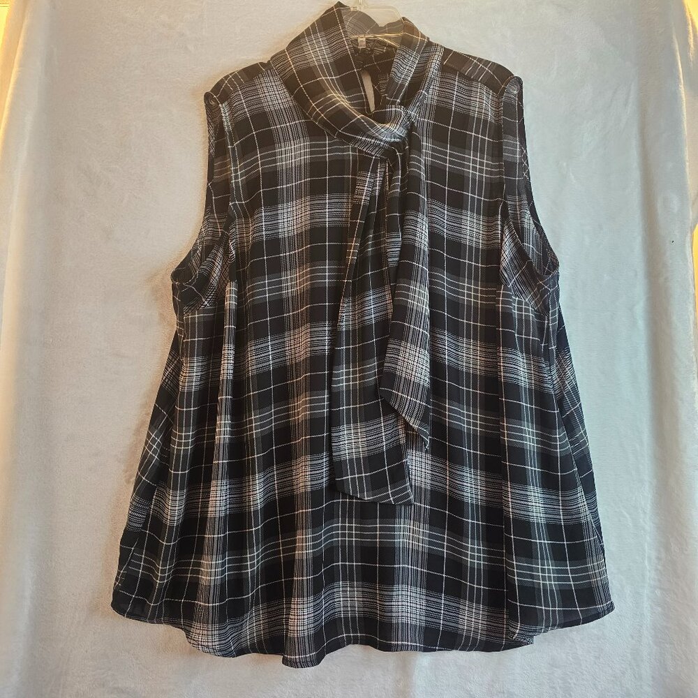 Torrid Sleeveless Blouse Top Plaid Deep Black White High Neckline Tie Size 0/L